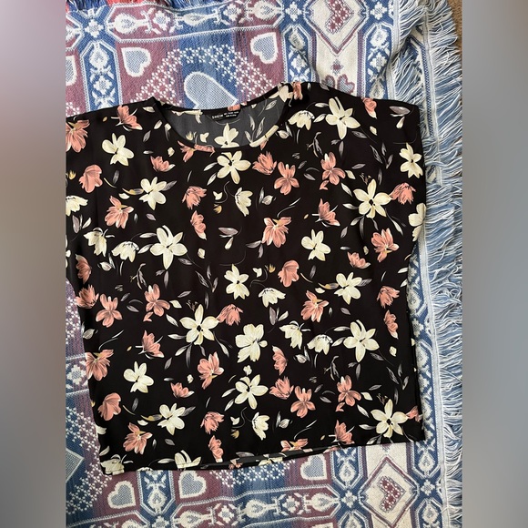 Shein Floral Top - Picture 1 of 3
